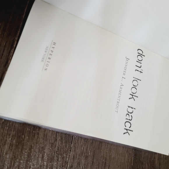 Don't Look Back by Jennifer L. Armentrout Hardcover Book - Picture 6 of 11